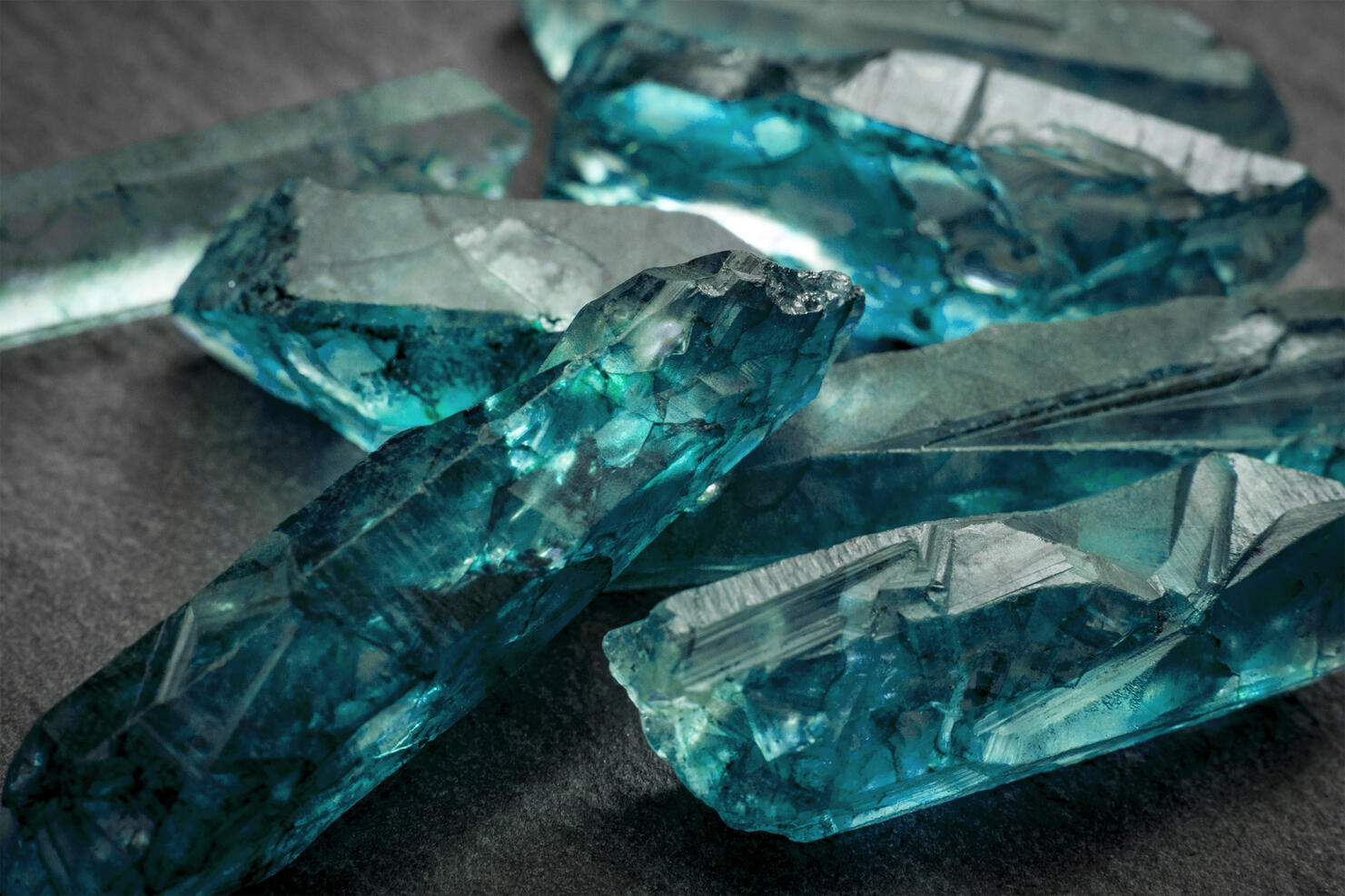 Aquamarines  and raw crystal gems