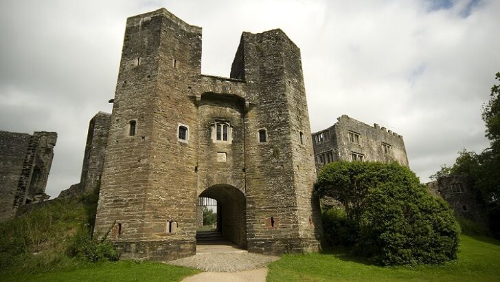 Notoriously Haunted British Castle Hit by 'Nighthawks' Searching for Artifacts