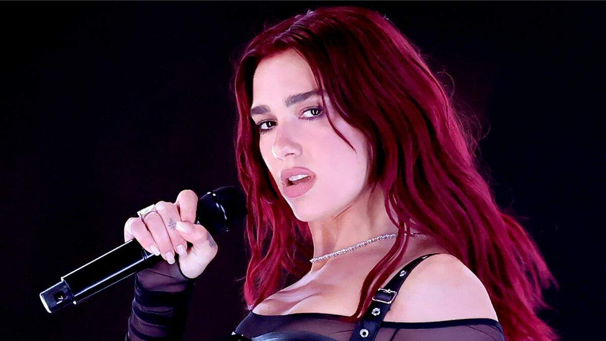 Dua Lipa Debuts New Song, Gets Standing Ovation At 2024 Grammys | Z104.3