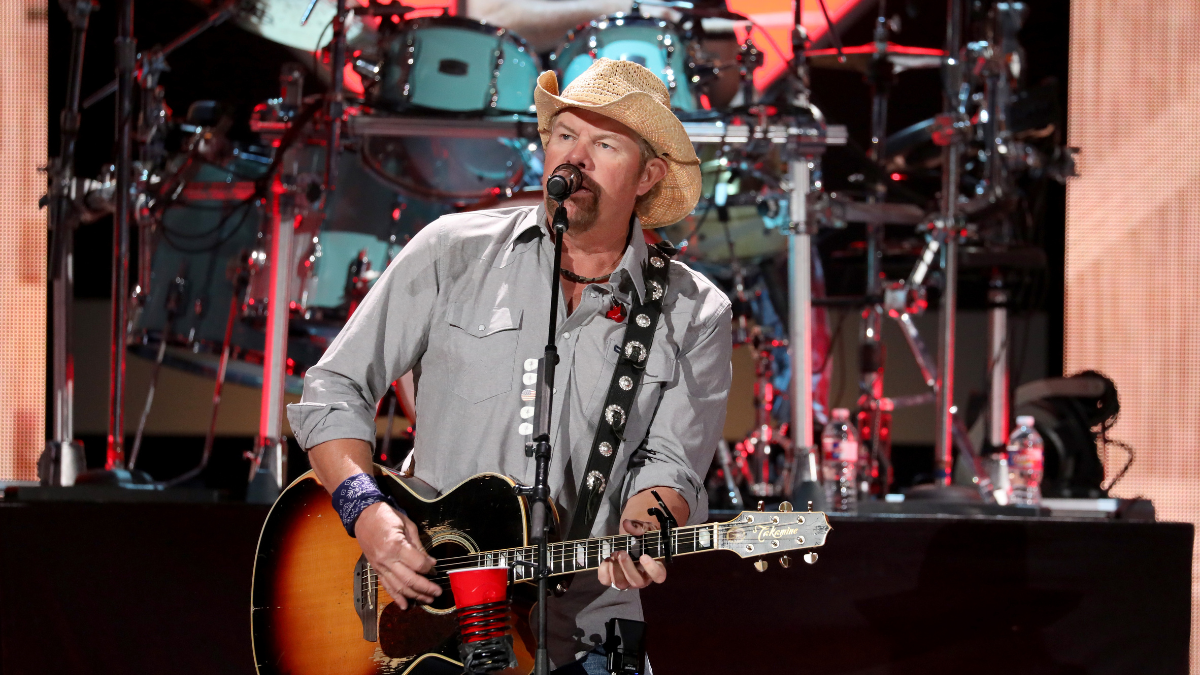 Toby Keith tributes: Country music world grieves singer after he