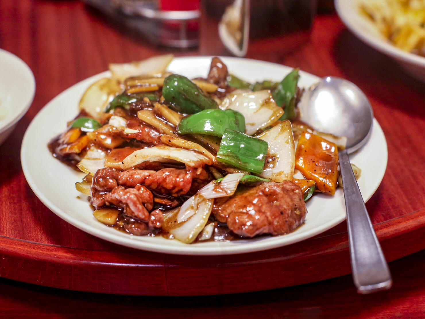 Sauté sliced beef in oyster sauce