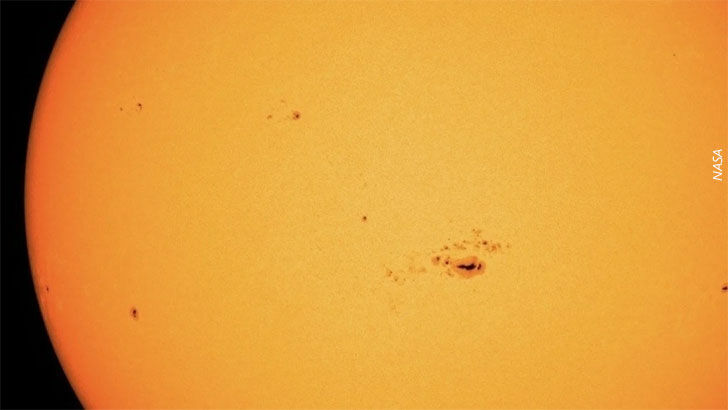 Huge Sunspot Group Faces Earth