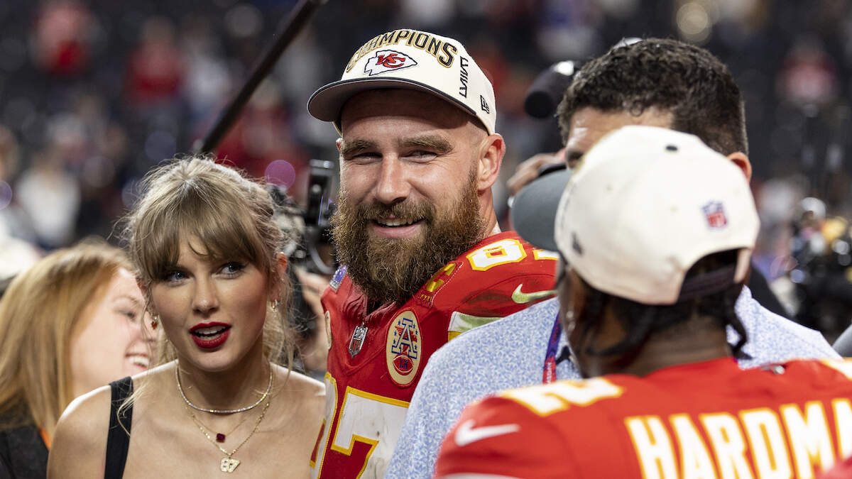 New Video Shows Travis Kelce Lifting Taylor Swift In Coachella Crowd ...
