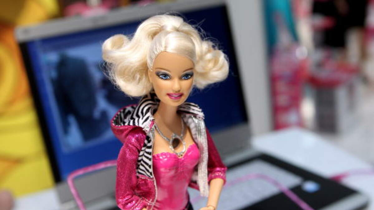 A Pink Barbie Flip Phone Will it be Summer's Hottest Accessory - JB