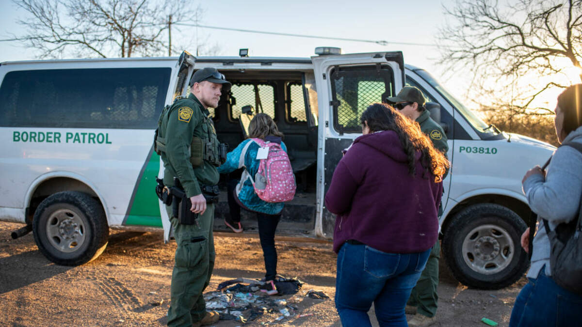 Number of children at the border remains in the thousands