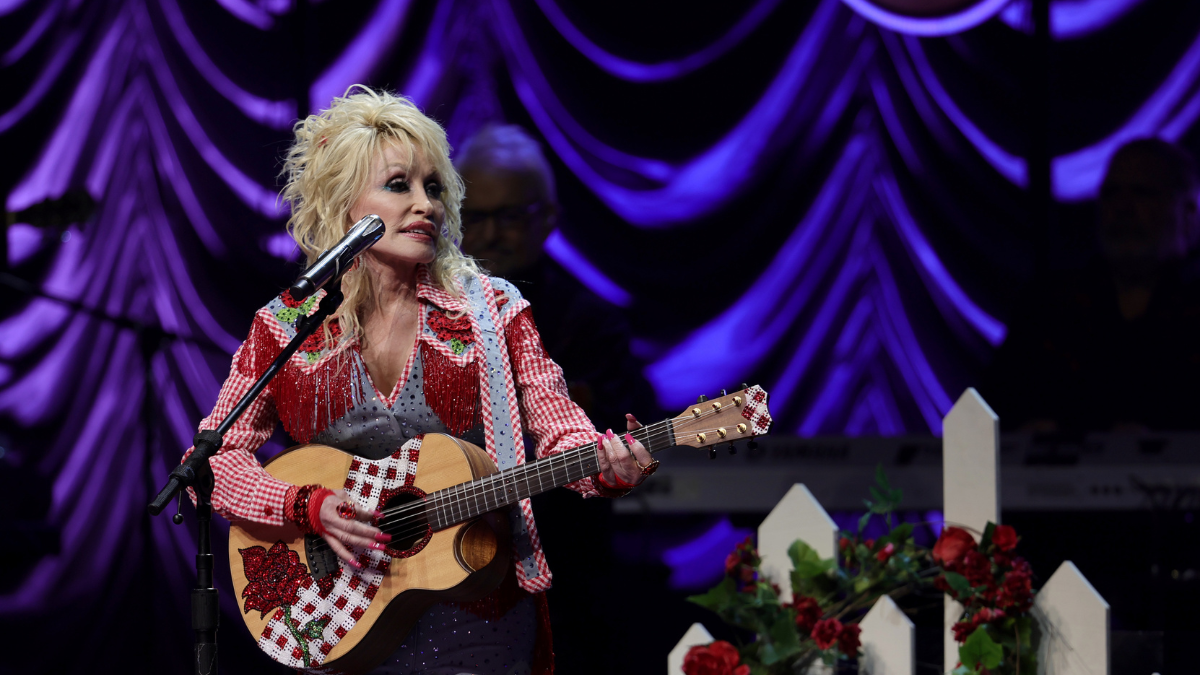 Cancer Patient Serenaded By Dolly Parton In Viral Video Has Died At 48