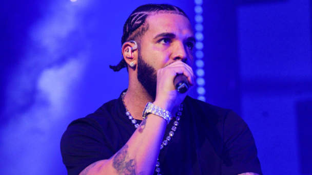 Drake Fulfills Fan's Expensive 'Rich Baby Daddy' Request During Show 
