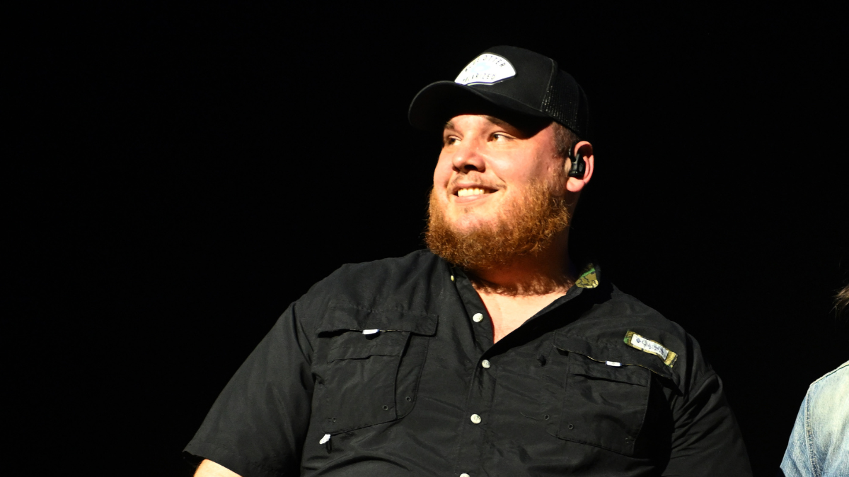 Luke Combs Posts 'Unreal' Photos Of Portrait Drawn By 16-Year-Old ...