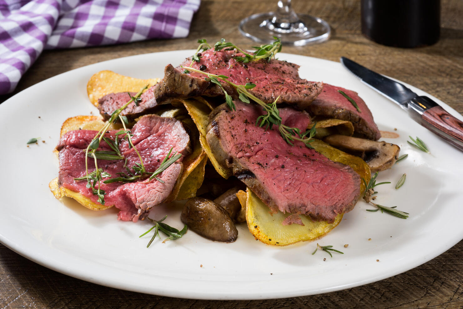 Chateaubriand steak with potatoe chips and mushrooms
