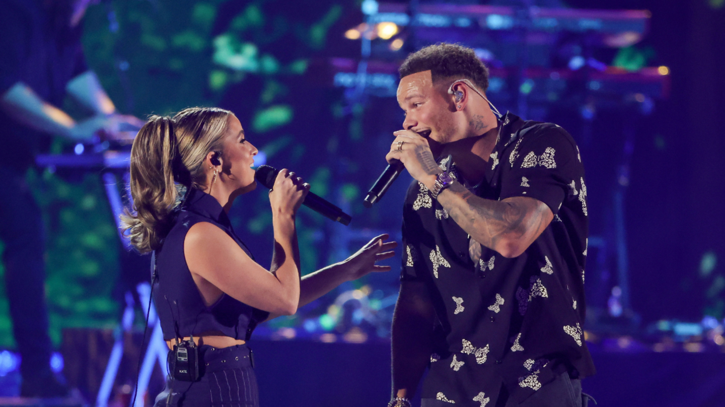 Katelyn Brown Cradles Baby Bump On Stage In Video From Kane's Tour Kickoff