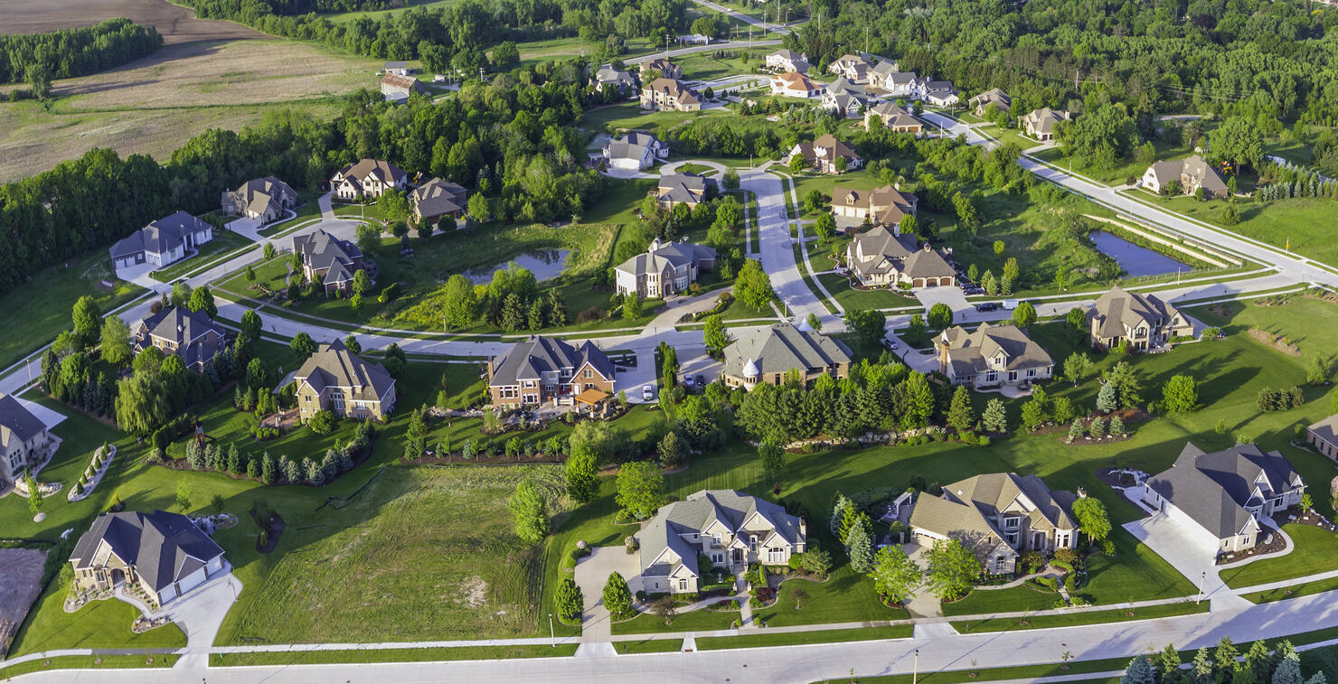 Spectacular view of exclusive homes and idyllic neighborhood.