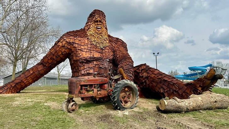 Video: Enormous Bigfoot Sculpture Built in Ohio | iHeart