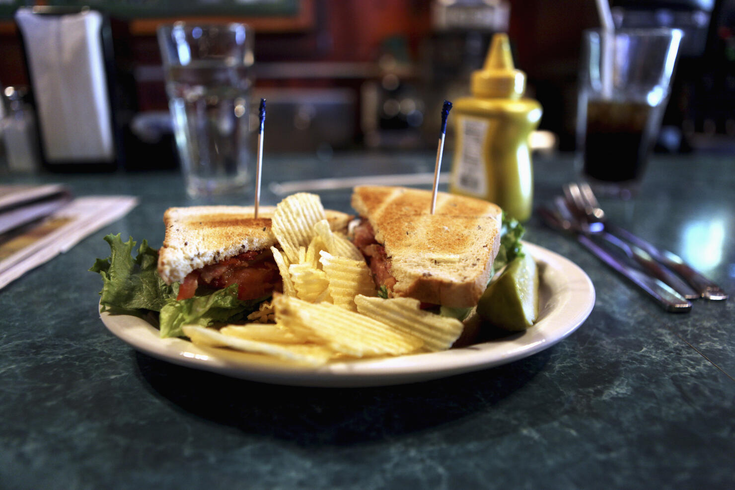 A BLT with ruffled potato chips