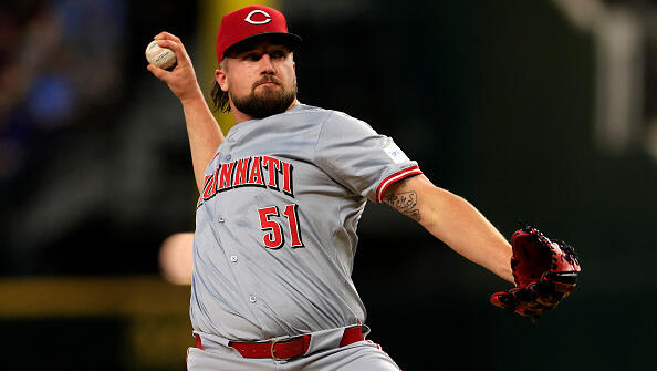 Reds: Offense snoozes, again 