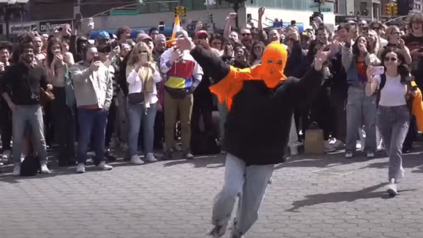 Hundreds Of People Went Out To Watch A Man Eat A Container Of Cheese Balls!