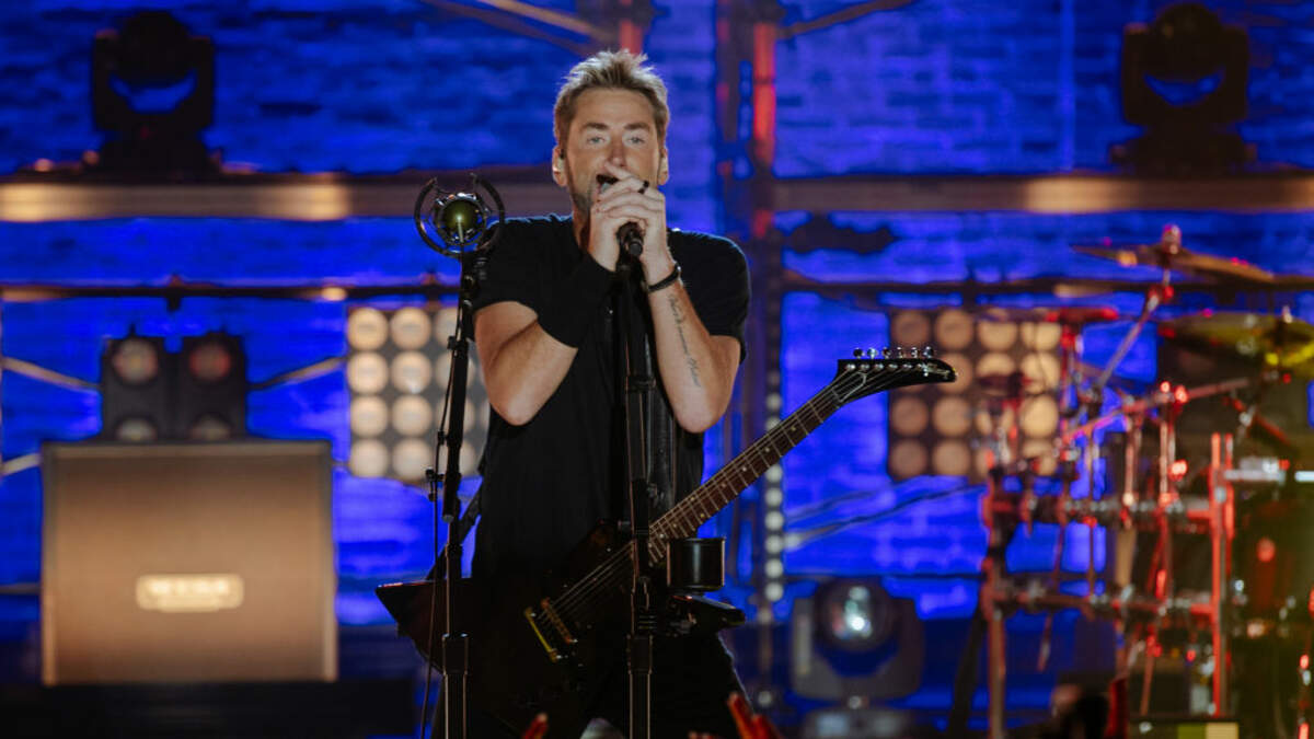 Woman Runs into Chad Kroeger and Asks Him to Sing | 105.9 The Brew ...