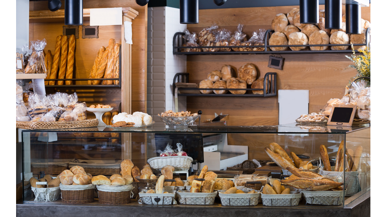 Display of ordinary bakery with bread and buns