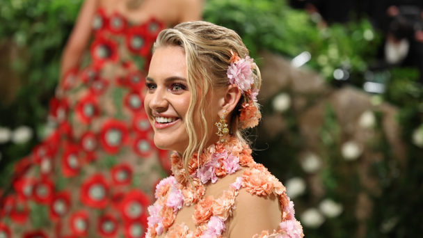Kelsea Ballerini Hilariously Manifested Met Gala Debut With Eccentric Look