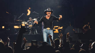 PHOTOS: Tim McGraw and Carly Pearce Perform in Boston