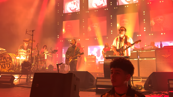 Noel Gallagher Joined The Black Keys On Stage In London!