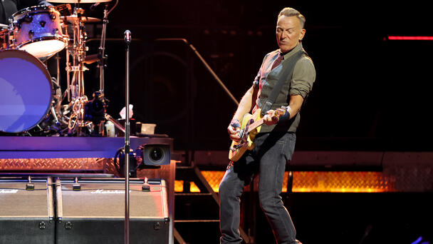 Bruce Springsteen opens for himself in Ireland!!! Double treat - The Boss