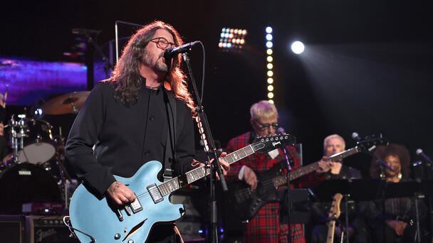 Foo Fighters' Dave Grohl honors Eddie Van Halen with help from Wolfie