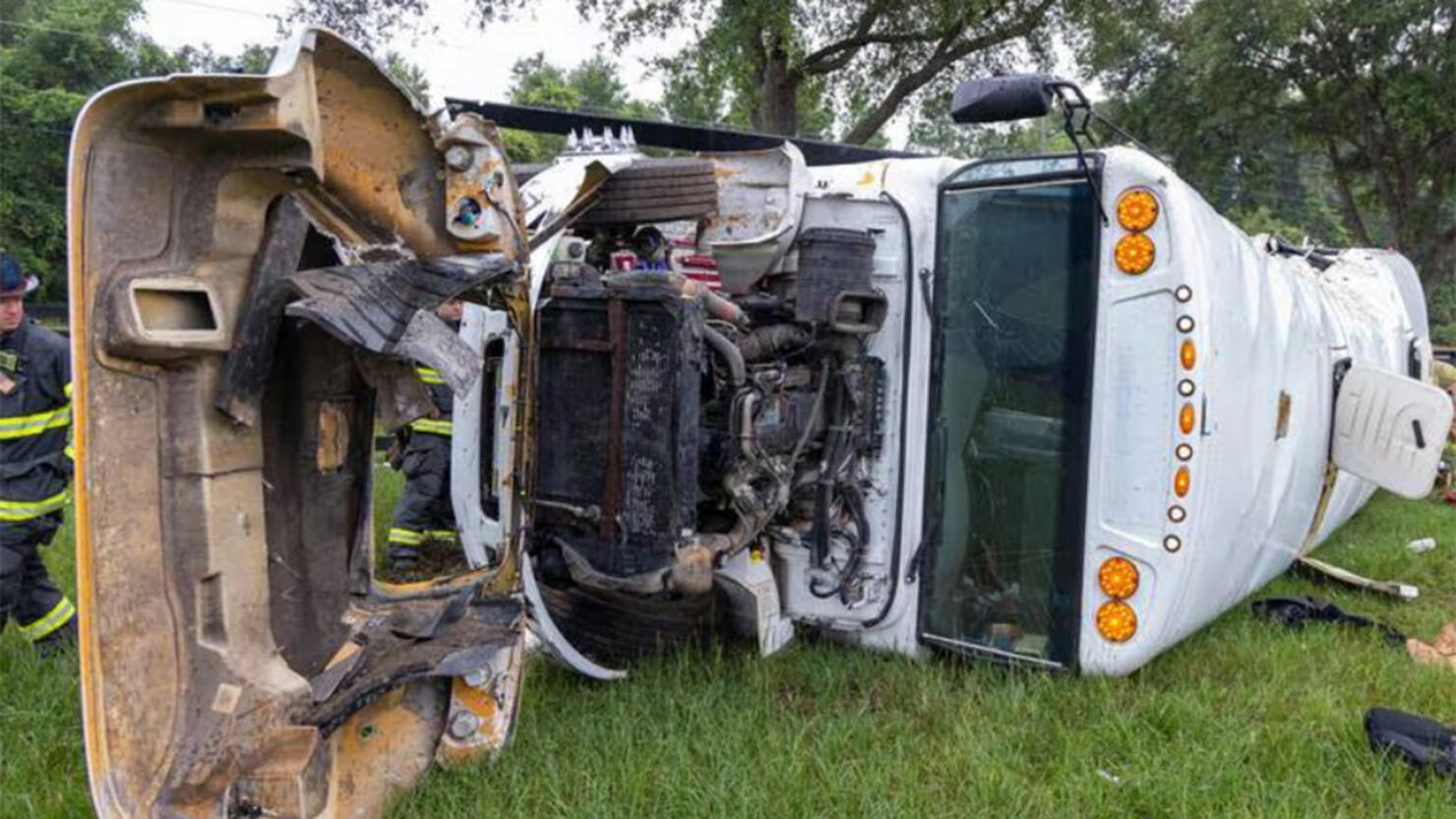 Florida bus crash kills 8