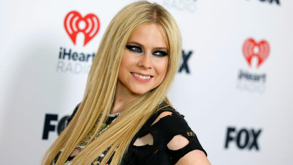Avril Lavigne Talks About Her Body Double Conspiracy Theory - Melissa