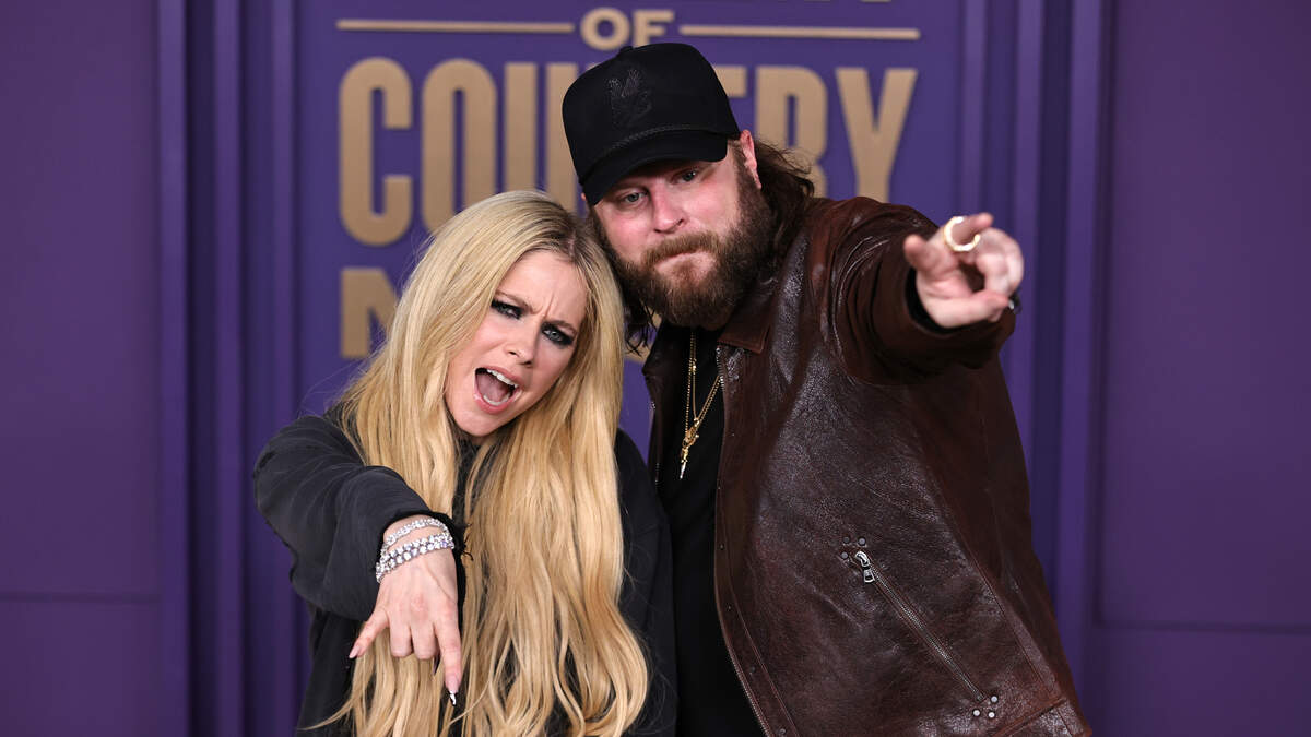 WATCH: Nate Smith And Avril Lavigne KILL On The ACM Awards | 93.1 WPOC ...