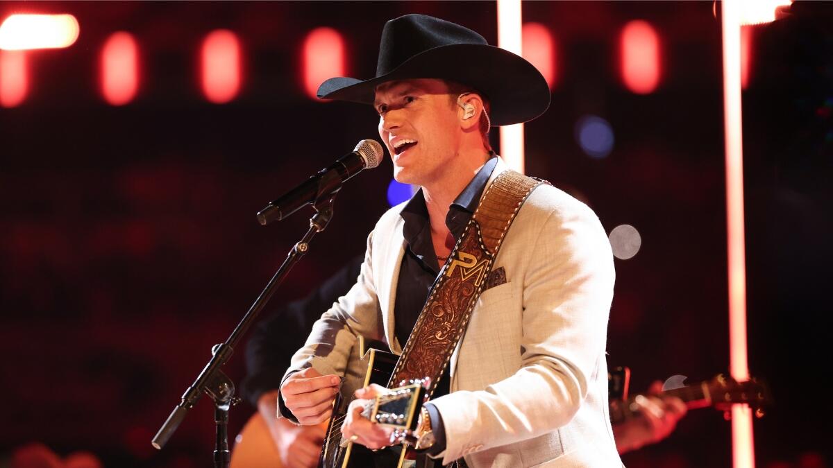 Parker McCollum Stuns ACM Awards Crowd With Acoustic Take On 'Burn It ...