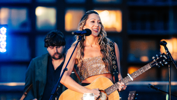 Colbie Caillat Surprises Crowd With Gavin DeGraw, Ashley Cooke, Brett Young