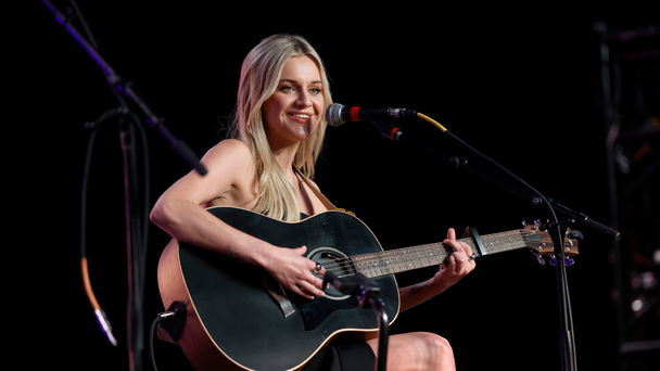 Kelsea Ballerini Has 'Encounter With Fire Ants' While Filming Music Videos