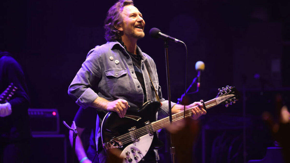 Watch Pearl Jam Cover Nine Inch Nails Classic Live For The First Time ...