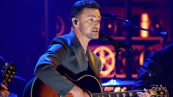 WATCH: Justin Timberlake Stops Concert For Fan Who 'Desperately' Needs Help