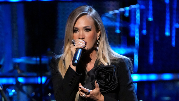 Carrie Underwood Honors Late Country Legend With Cover Of 80s Classic
