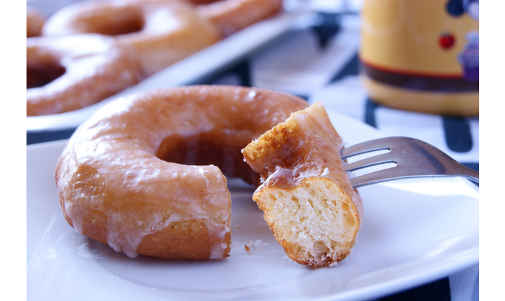 Portion of lactose-free glace doughnut