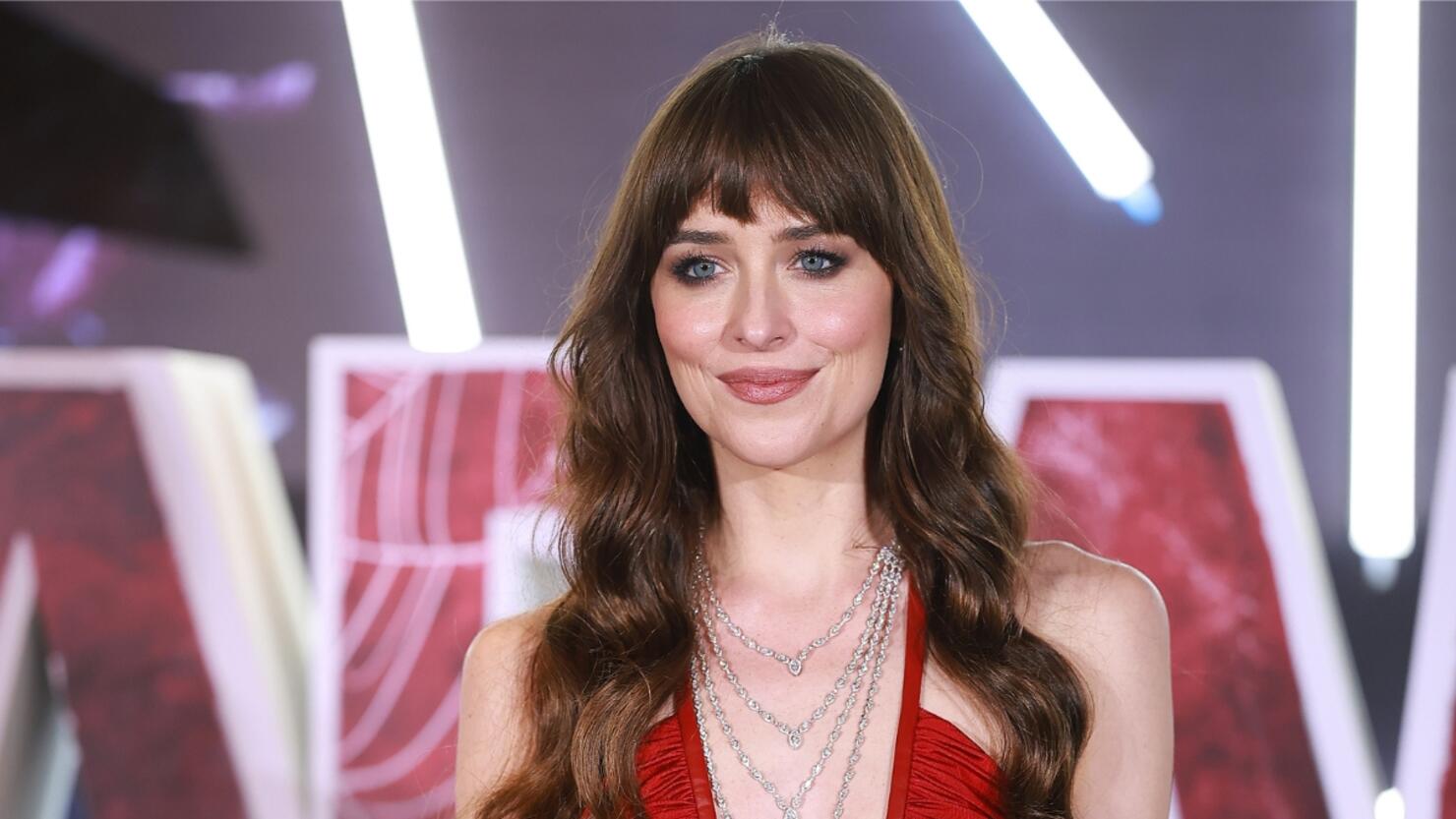 Dakota Johnson Suffers Awkward Wardrobe Malfunction During Interview ...