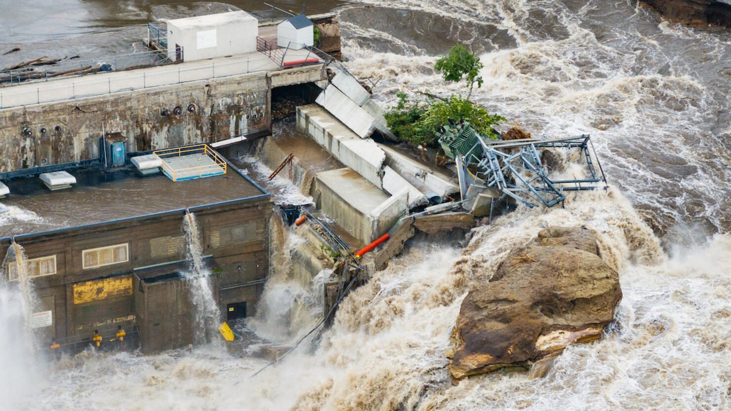 At Least 2 Dead In Midwest Flooding; Dam In 'Imminent Failure Condition ...