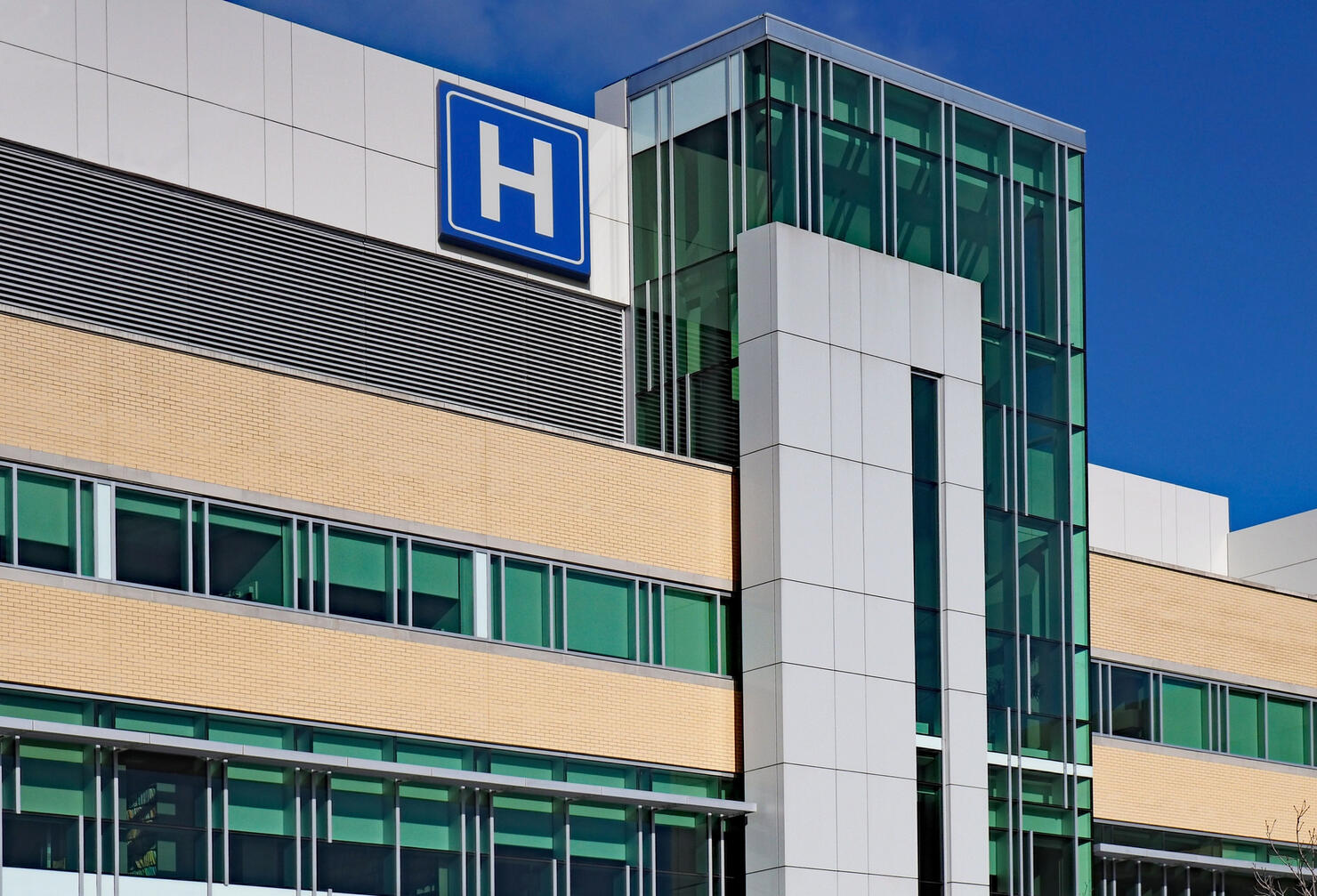 building with large H sign for hospital