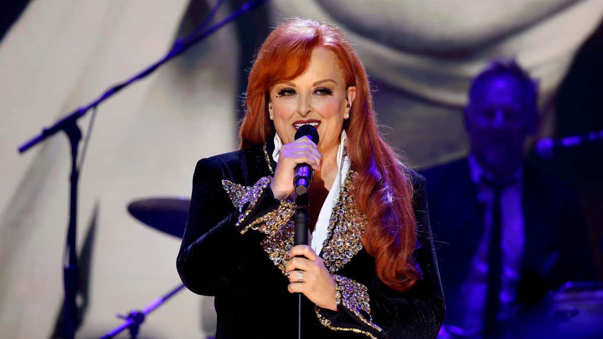 Wynonna Judd Reflects On First Show She Played With Late Mother Naomi ...