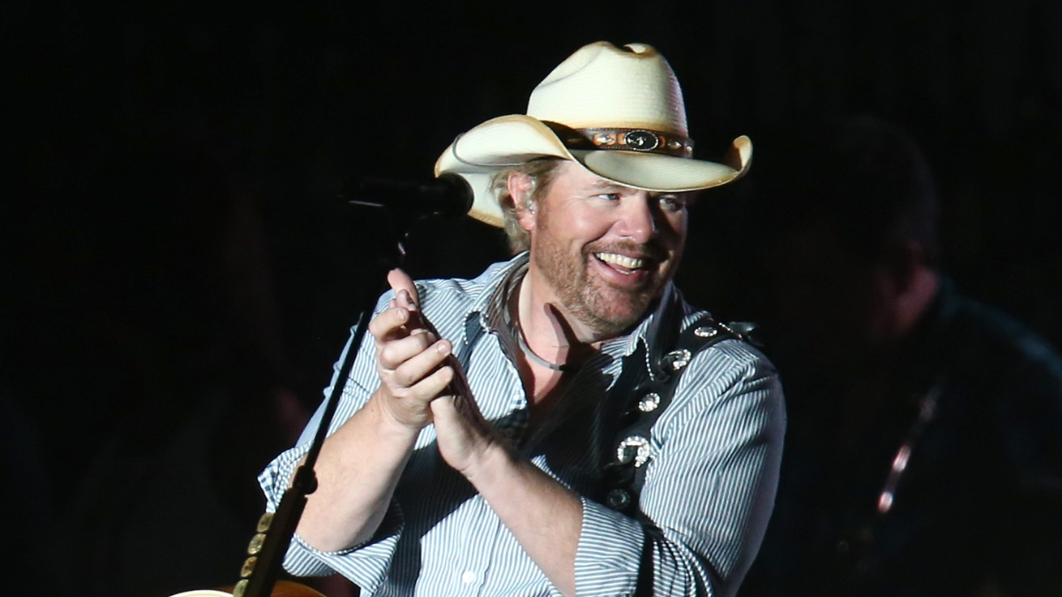 Toby Keith Honored By Carrie Underwood, Trace Adkins, Others In ...