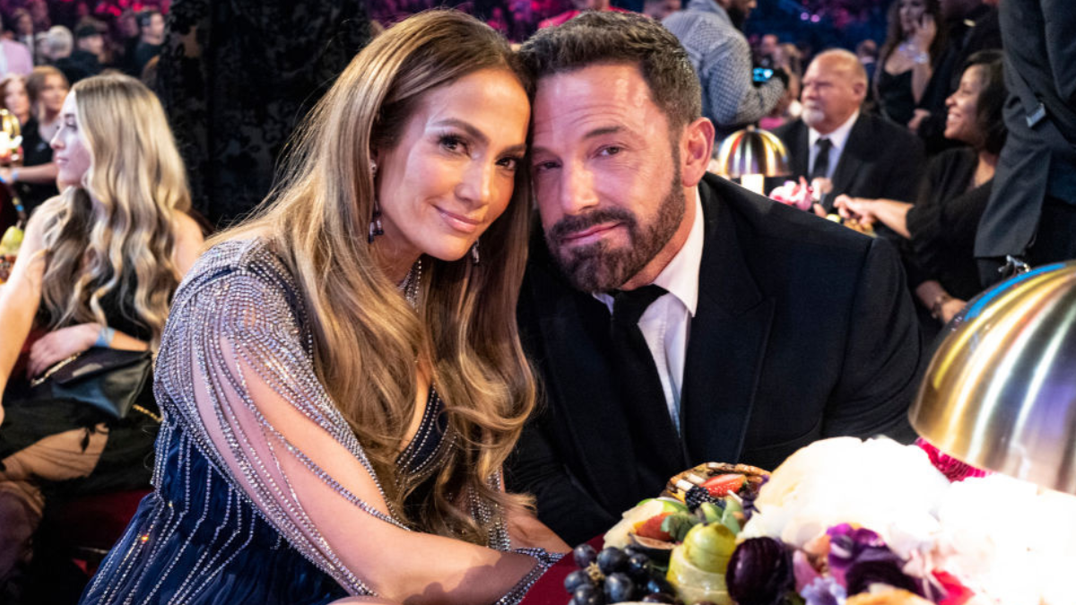 The Real Reason Jennifer Lopez & Ben Affleck Are Waiting To Announce