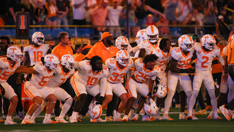 COLLEGE FOOTBALL: SEP 07 Duke Mayo Classic - Tennessee vs NC State