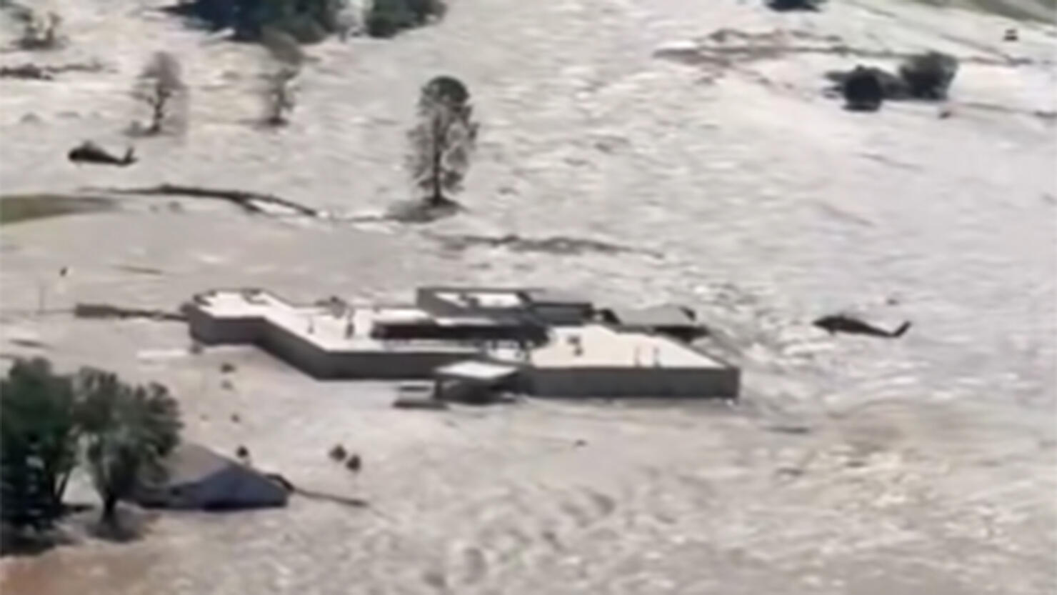 54 people trapped on a hospital roof