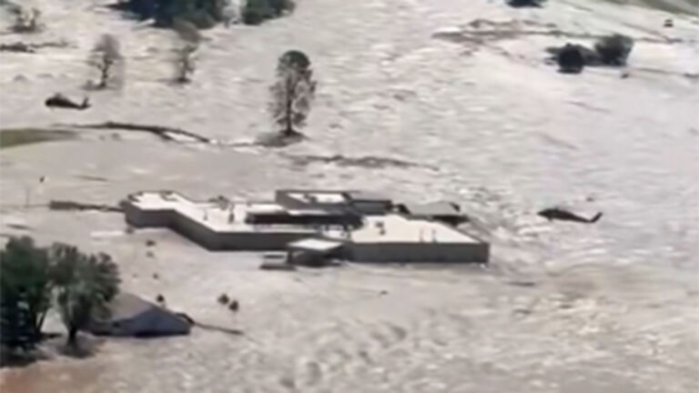 54 people trapped on a hospital roof
