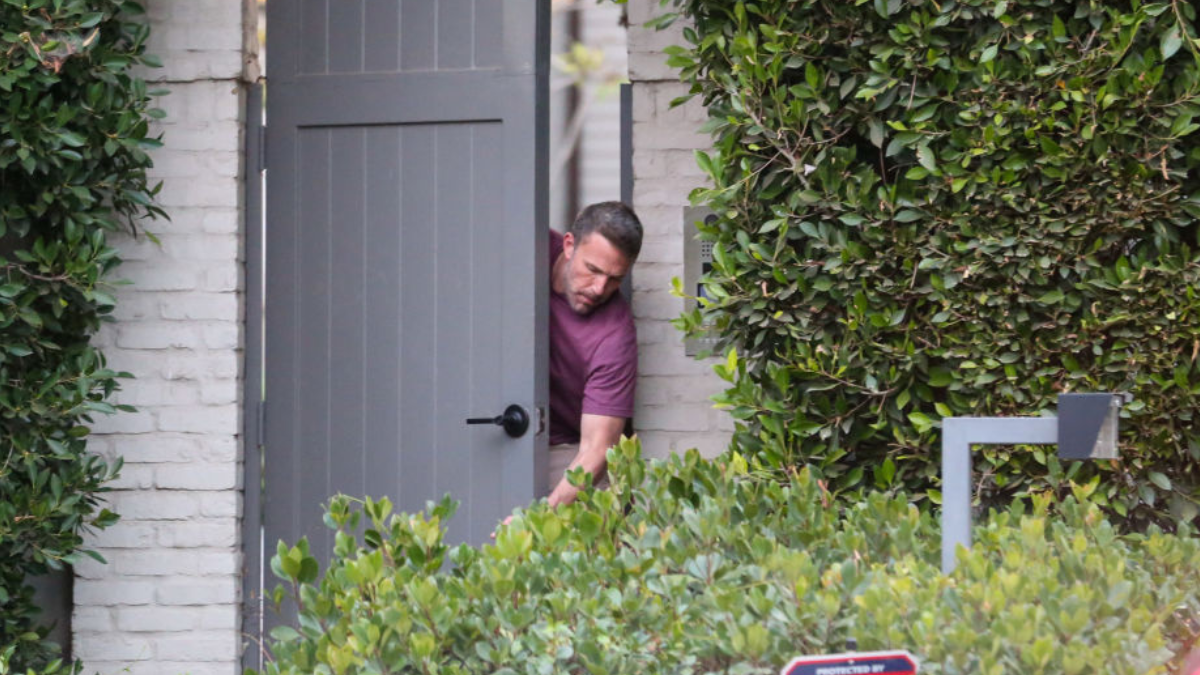 Ben Affleck Steps Out With Fresh New Look Amid Jennifer Lopez Divorce ...