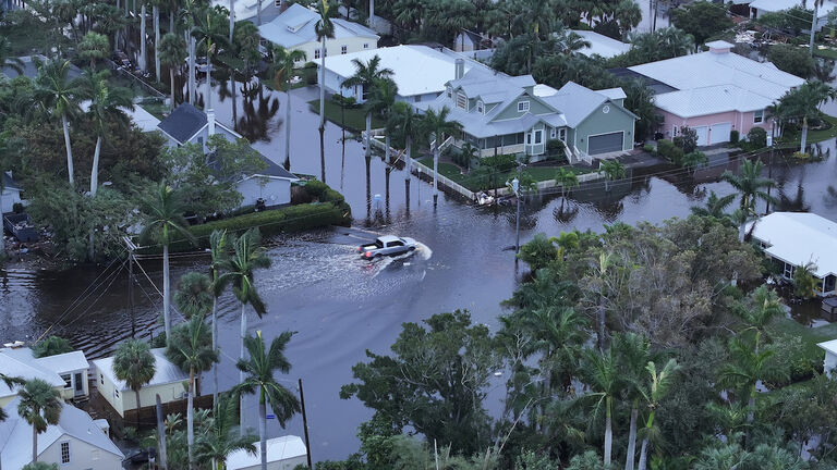 Hurricane Milton Barrels Into Florida