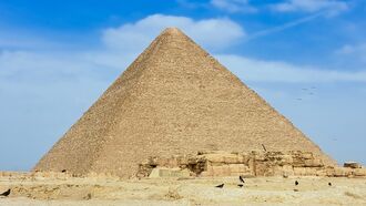 Paraglider Films Dog Atop Great Pyramid of Giza