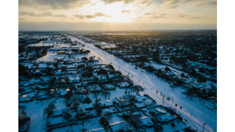 Historic Dallas Winter Storm Blankets Suburbs in Snow