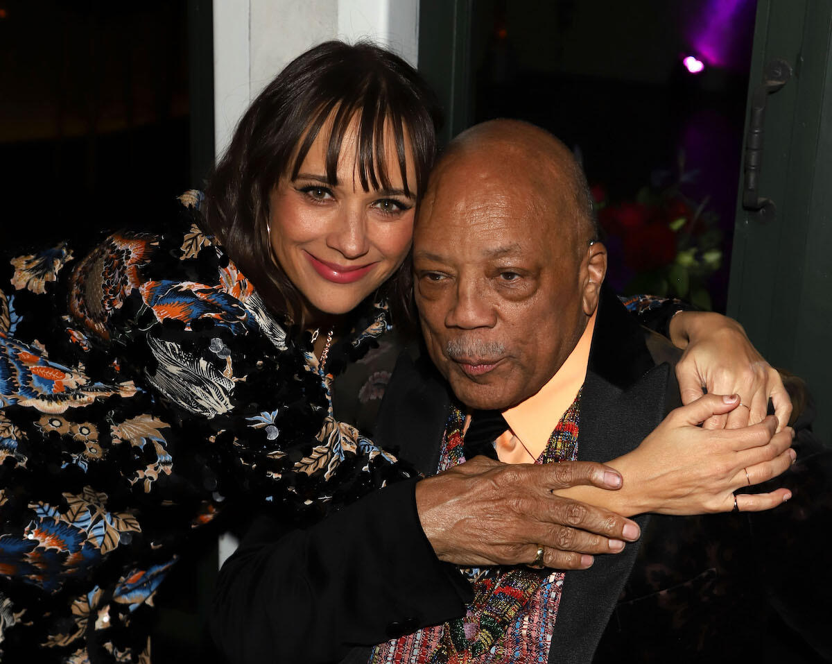 Rashida Jones Remembers Father Quincy Jones In Tear-Jerking Letter ...